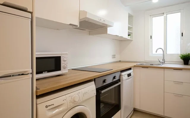 Get comfortable in this inviting 1 bedroom apartment 2