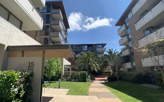 Entire Place·2B2B···Caulfield Village, 8 Bond st Caulfield North 2