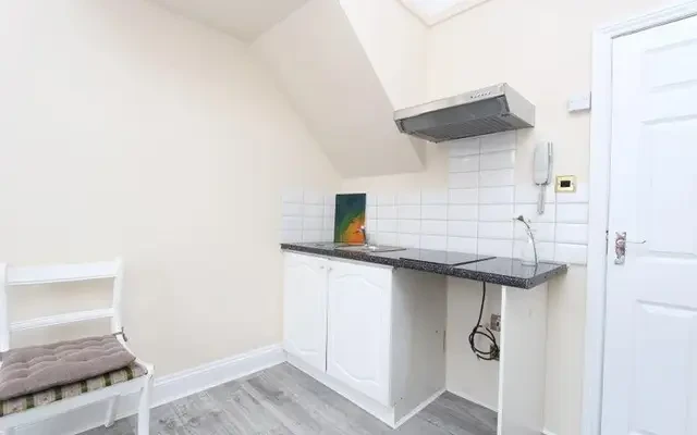Earls Court, SW5 4