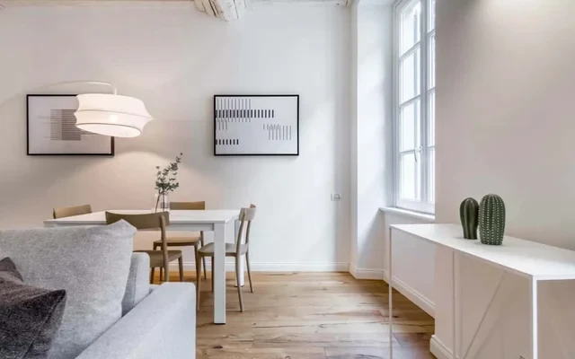 Elegant Apartment in Perfect Centre 2