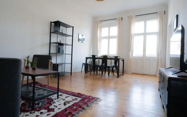 Moderne und helle Kiez-Wohnung ganz oben 0