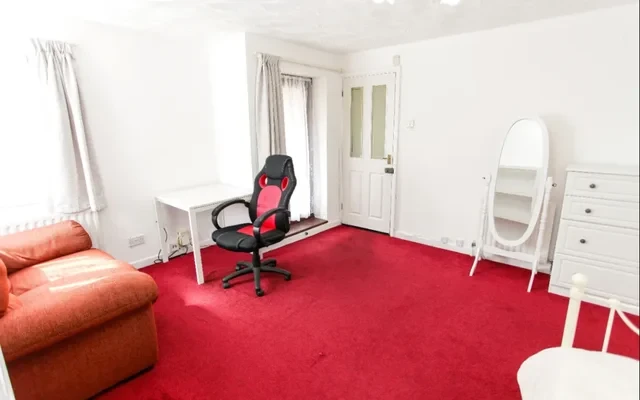 Shared Place·2B1B·Flat 2, Frank Judd Court, Kent Street 4