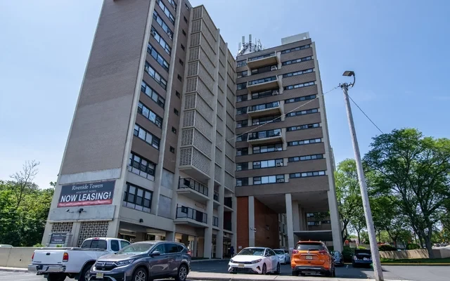 Riverside Towers Apartment Homes - chỗ ở sinh viên tại New Brunswick NJ trong tiếng Việt