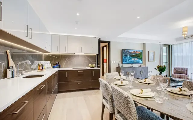 195 Warwick Road London W14 0