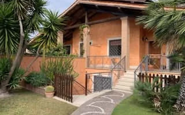 Splendida Villa con doppio giardino - Infernetto 0
