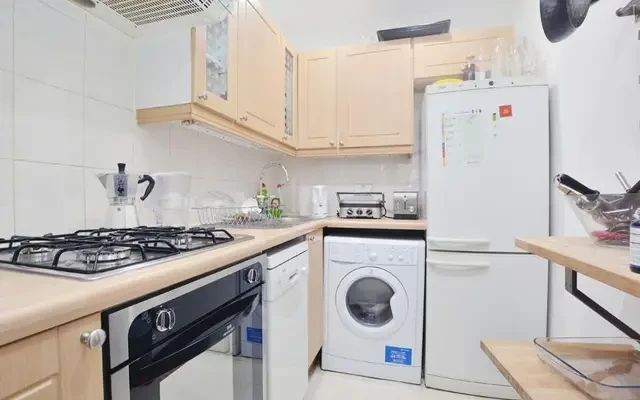 Belsize Crescent, Belsize Park, London, NW3 5QY 3