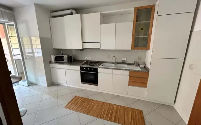 Charming 2-bed flat w/ balcony & parking 2