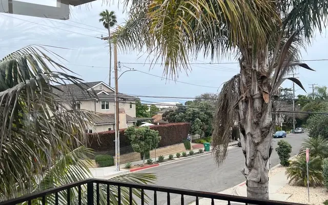 301 Oceano Avenue - Santa Barbara student accommodation - Balcony