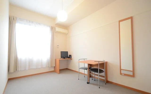 レオパレスドミール　板垣 202号室 1