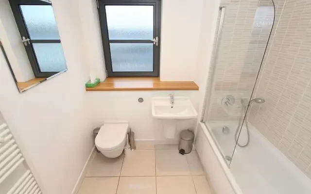 apartment near Zenith Basin, 592 Commercial Road 3