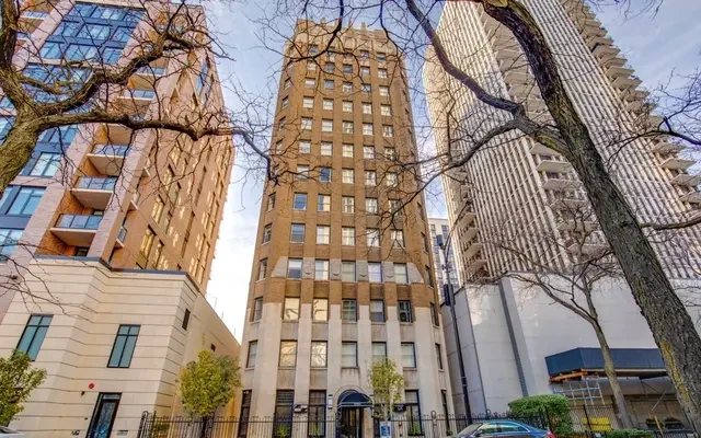 Canterbury Court Apartments - Chicago student accommodation