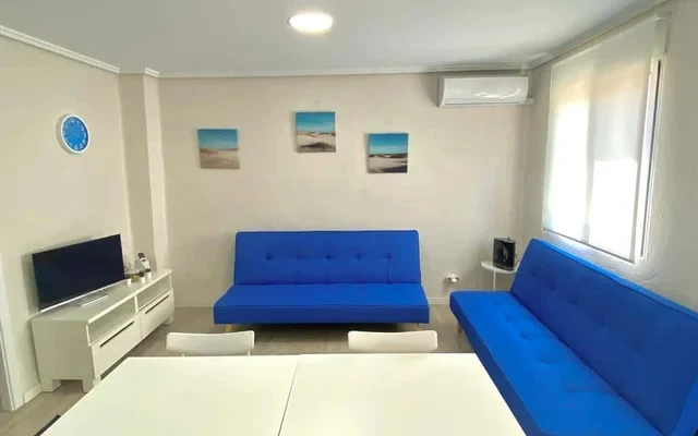 Apartamento de 3 habitaciones con terraza en Malvarrosa 0