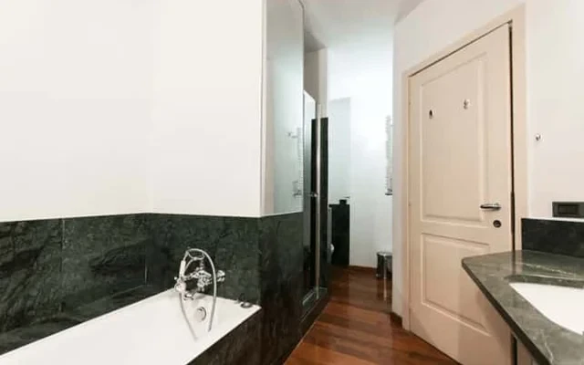 Two-Bedroom Apartment | Via Laghetto | University of Studies/Guastalla Area 4