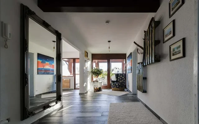 Geschmackvolle und geraeumige Wohnung mit drei Zimmern sowie Loggia und Einbaukuche in Friedrichshafen 4