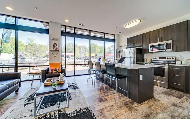 2811 Hillsborough 4