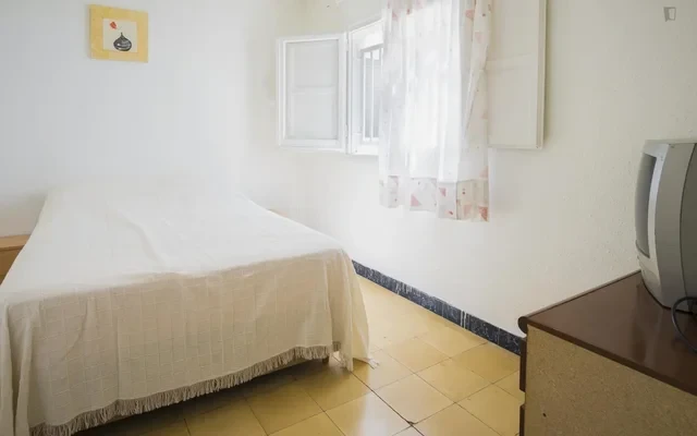 Very cool double bedroom near the Pubilla Cases metro 0
