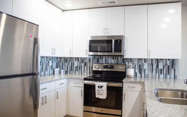 615 S Wright, Champaign, IL 61820 4