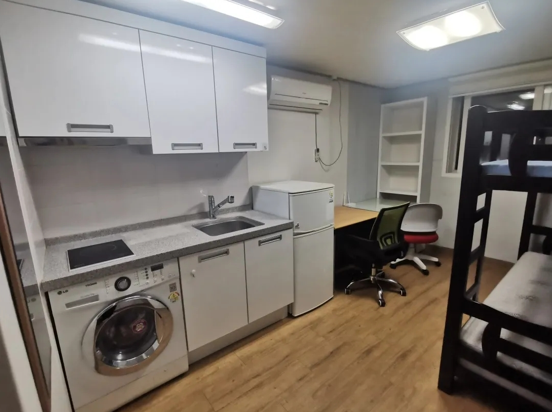 Sinchon No.4 Apartment