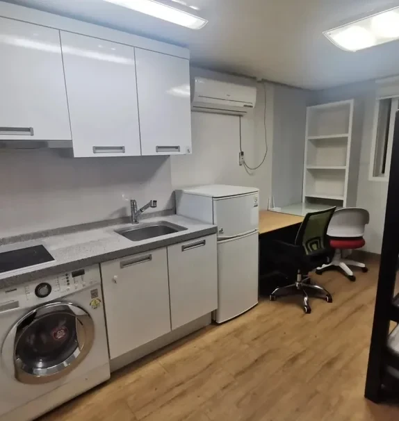 Sinchon No.4 Apartment