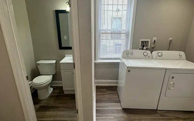 CA - 4051 Locust Street 3