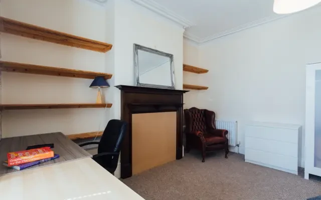 5, Forest Road, LE11 3NW 2