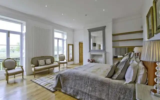 Hampton Court Road 1
