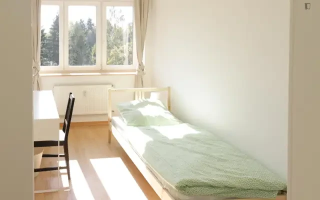 Inviting single bedroom in Tempelhof 1