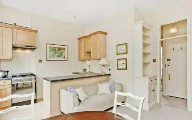 Moreton Place, Pimlico, SW1V 0