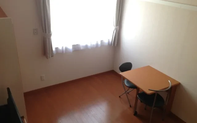 レオパレスエフ 4