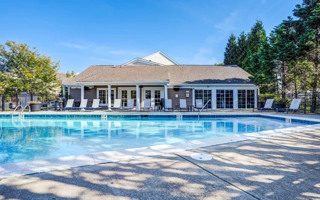 Campus Court Lexington – Studentenunterkunft in Lexington KY – Schwimmbad
