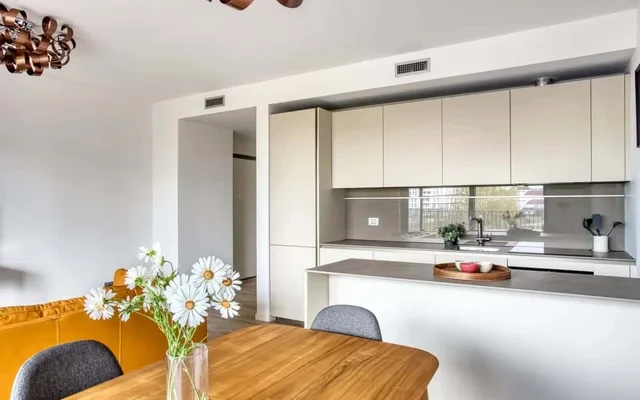 Sophisticated 2-bed flat w/ Desk&Balconies 1