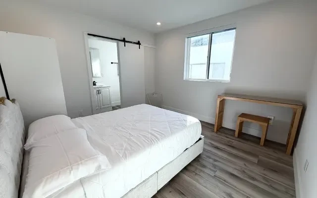 5652 La Mirada Ave - Los Angeles student accommodation