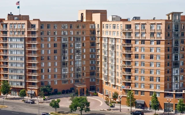 The Reserve at Clarendon Centre Apartments 0