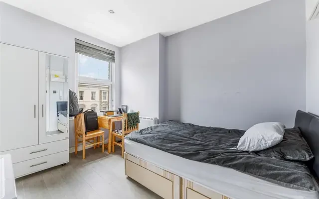 Warwick Road, London 1
