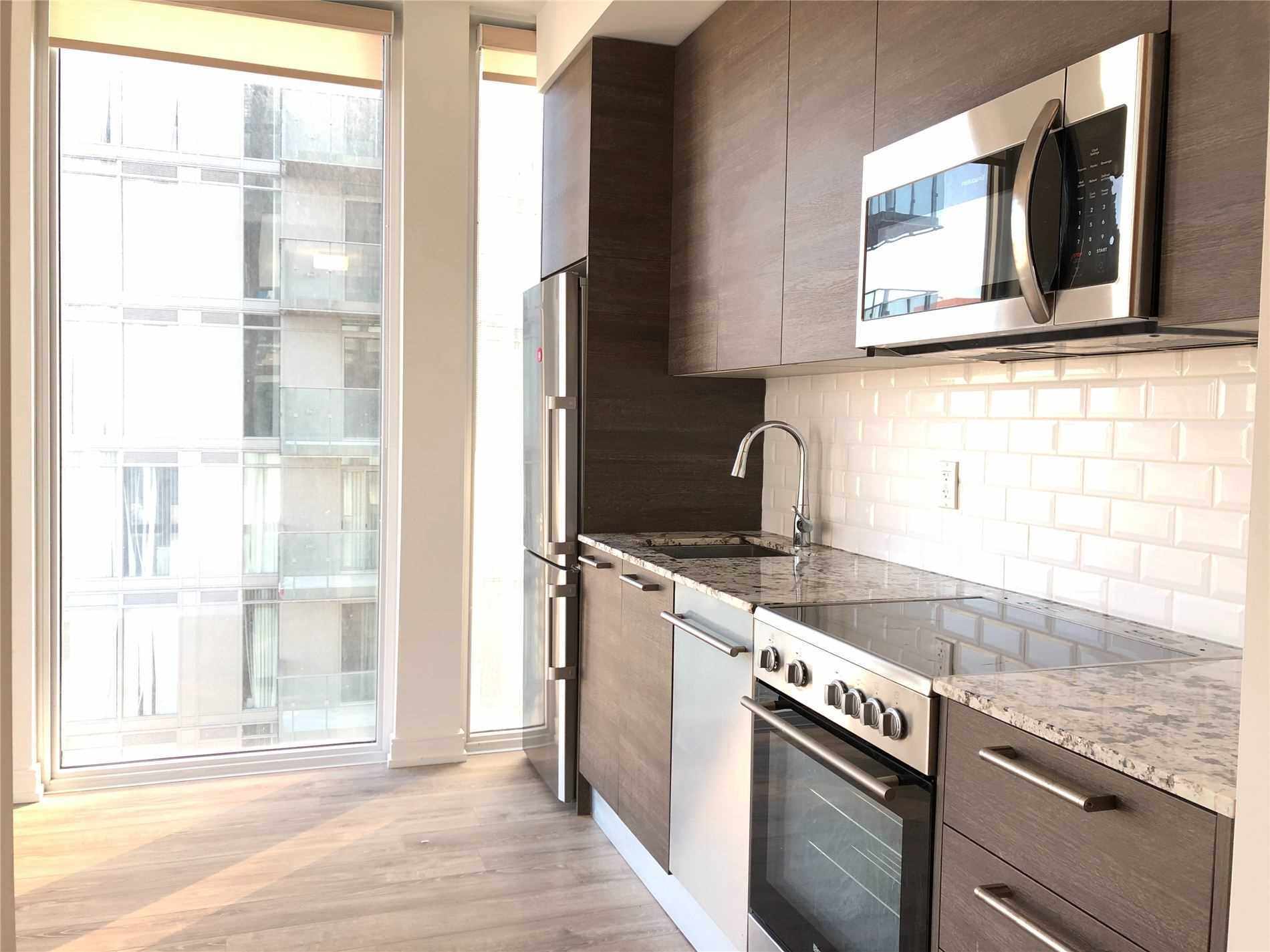 VOX Condos(28 Wellesley)