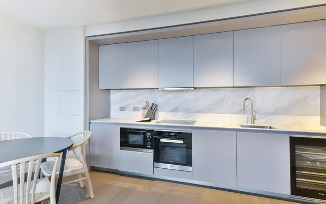 One Bishopsgate Plaza, Houndsditch, London, EC3A 7AB 3