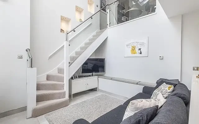 Home Park Road, London, SW19 7HR 4