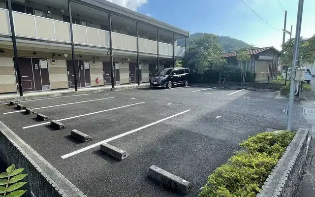 レオパレス静和 - 舞鶴市の学生向け宿泊施設 - 202号房间(带独立厨房)
