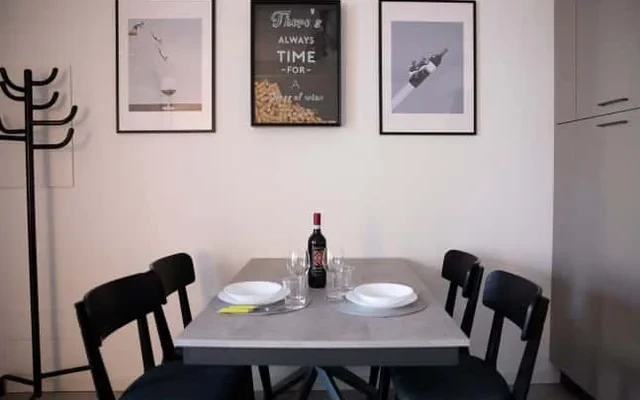 Moderno Trilocale in Via Ermenegildo Cantoni, Milano 2