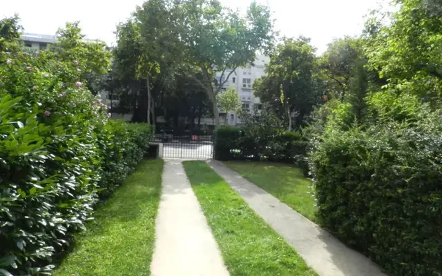 studio near Boulevard Bineau 0