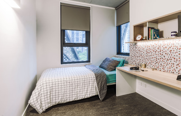 Double Room in 5-Bed Apartment