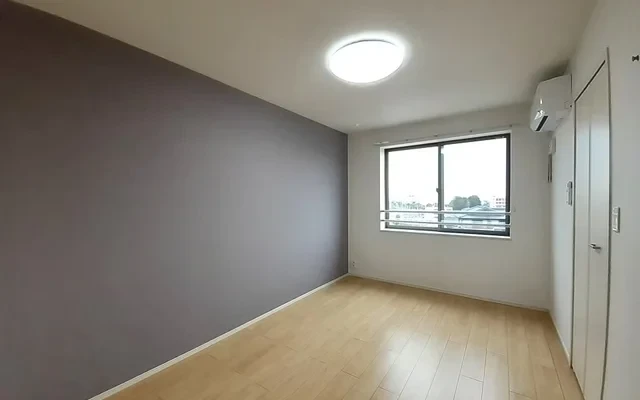 Collette I, Room 303 2