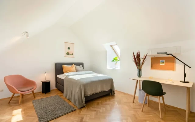 Burg, Munich 0