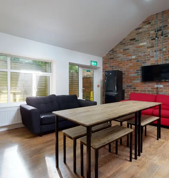 Room 1, Meadow Lane , LE11 1JU