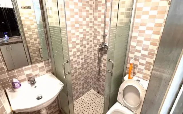 香港深水埗地鐵站旁拎包入住單間全新傢具 1
