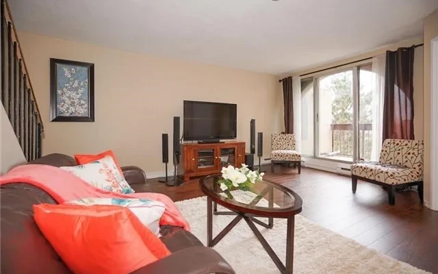 Walking distance to U of T&Centennial college 1