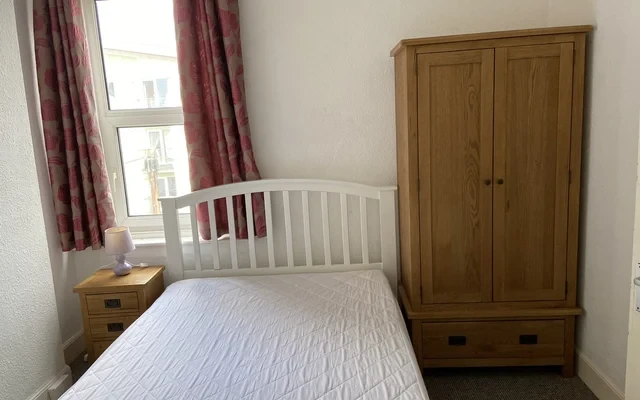 £130 per person per week bills included Exeter 大学校友 4