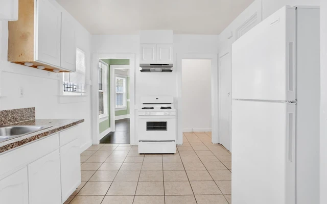 1296 W Jefferson Blvd 3
