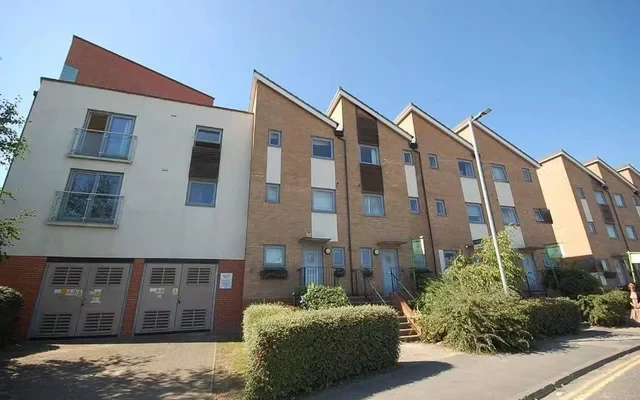 Essex大学附近的三室House找室友，9月起租！ 0