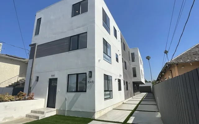 1543 W. 37th PL 0
